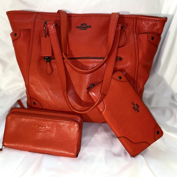 COACH 100% AUTHENTIC LEATHER LARGE MICKEY TOTE - Picture 9 of 11